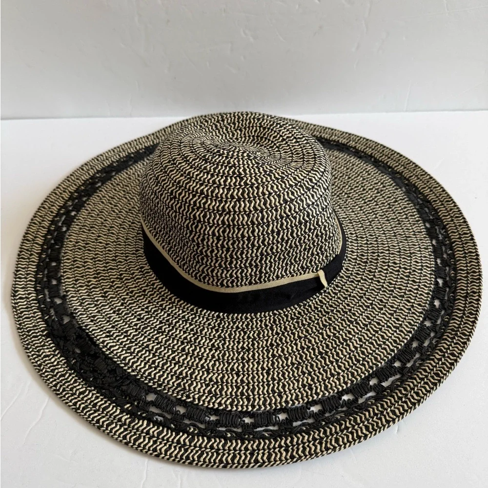 Time and Tru Large Wide Brim Black Natural Braided Straw Sun Hat Floppy Women